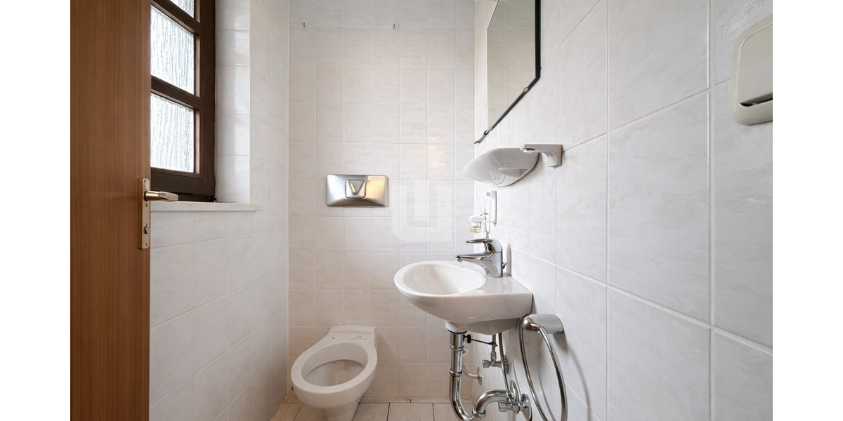 WINDISCH IMMOBILIEN - Renovierungsbedürftiges REH ideal für Familien in verkehrsberuhigter Straße - Reihenendhaus Olching | Angebot:25362370