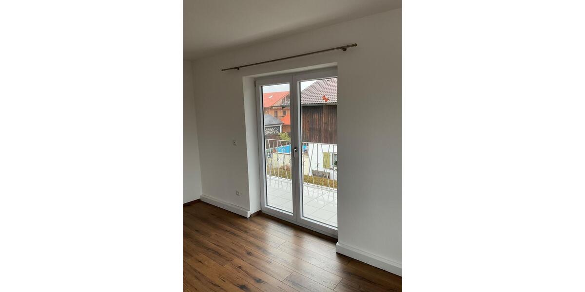 Etagenwohnung Holzkirchen - 2.5 Zimmer, 90 m&sup2;, 1.400&euro; | Angebot:25218962