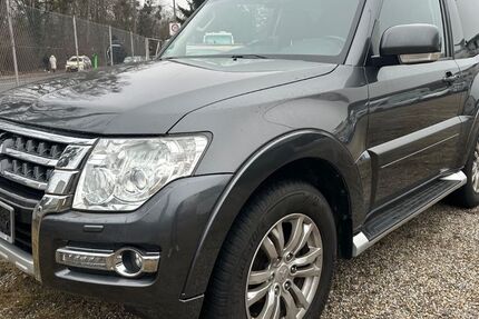 Mitsubishi Pajero 239.000 km 18.500 &euro; München 80995