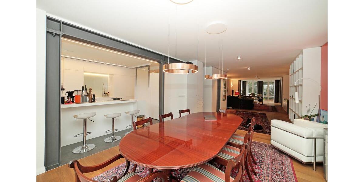 Luxuriöse 4-Zi-Maisonette-Whg (ca. 145 m² EG + ca. 75 m² im Souterrain) direkt am Englischen Garten! 4 zimmer