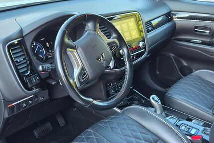 Mitsubishi Plug-in Hybrid Outlander 129.000 km 18.350 &euro; Stockdorf 82131