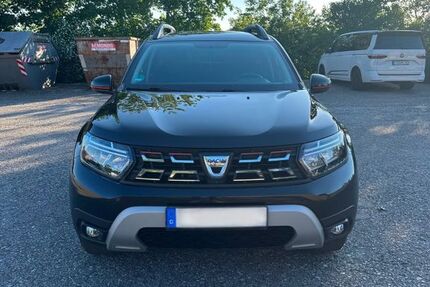 Dacia Duster 90.000 km 17.990 &euro; Germering 82110