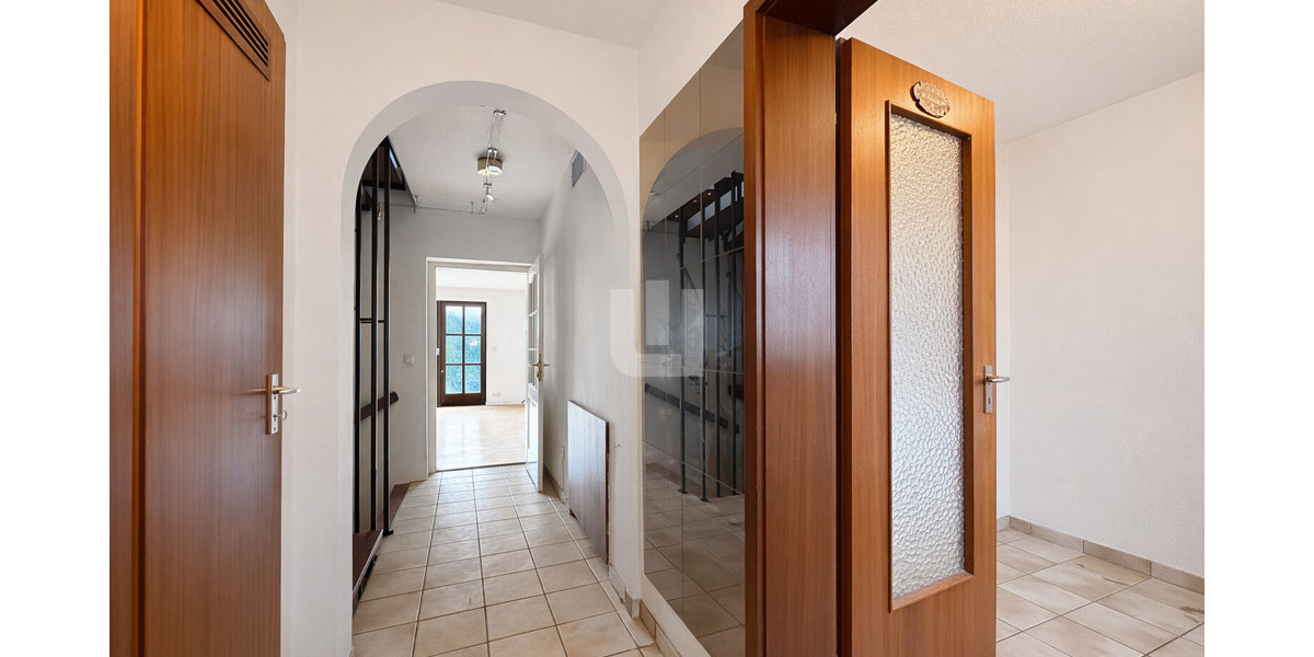 WINDISCH IMMOBILIEN - Renovierungsbedürftiges REH ideal für Familien in verkehrsberuhigter Straße - Reihenendhaus Olching | Angebot:25362370