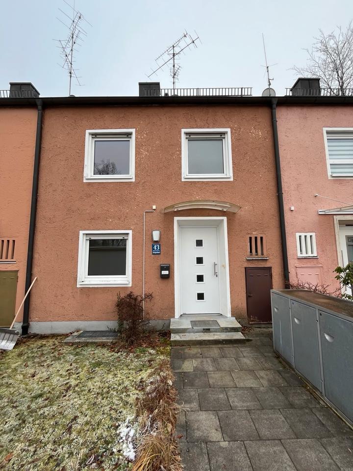 Reihenhaus mit Ausbaupotential in Bestlage