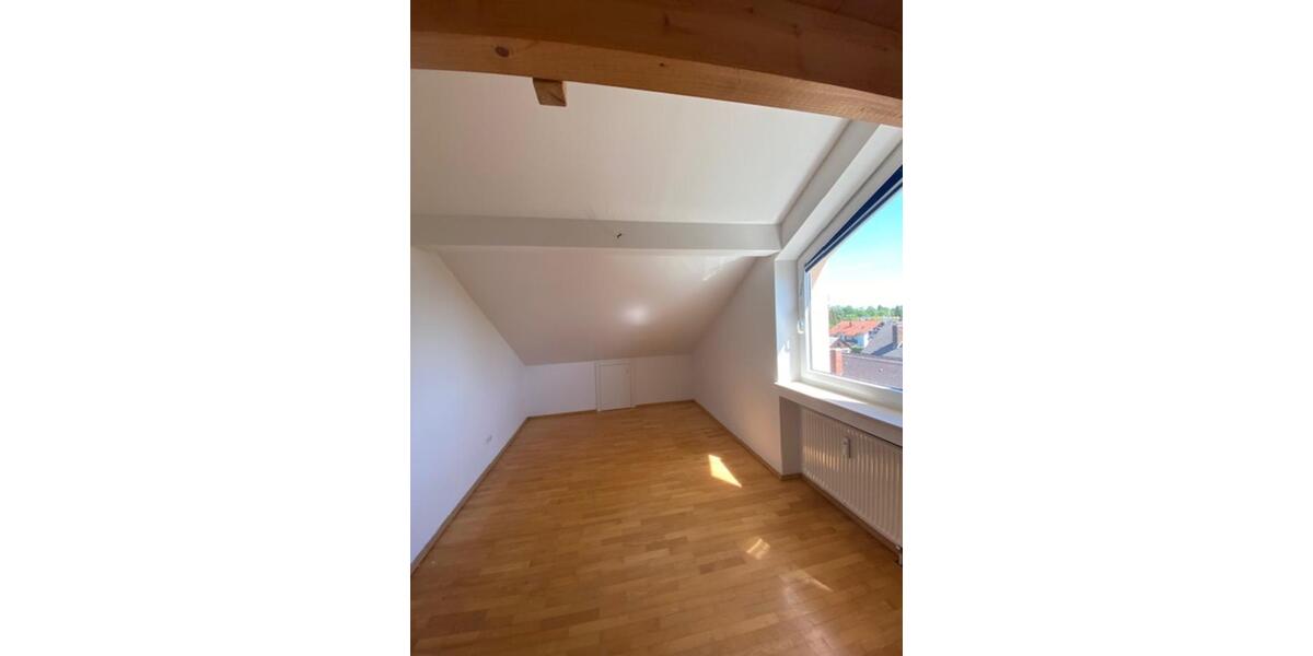 Dachgeschoßwohnung Puchheim - 3 Zimmer, 121 m&sup2;, 1.450&euro; | Angebot:25639621