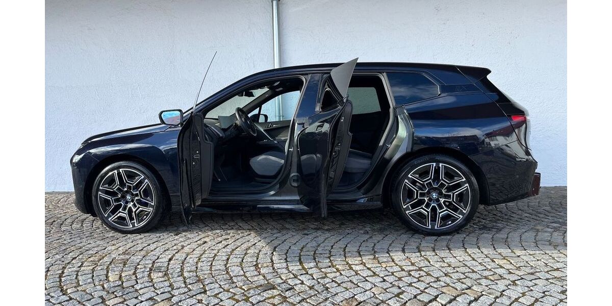 BMW iX 11.702 km 64.500 &euro; München 81245