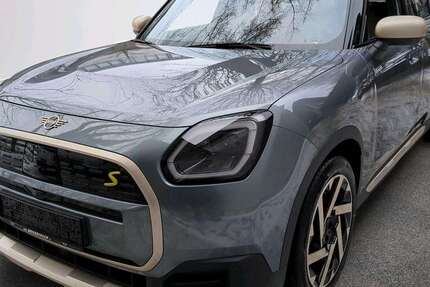 Mini Countryman SE All4 2.089 km 47.296 &euro; München 80788