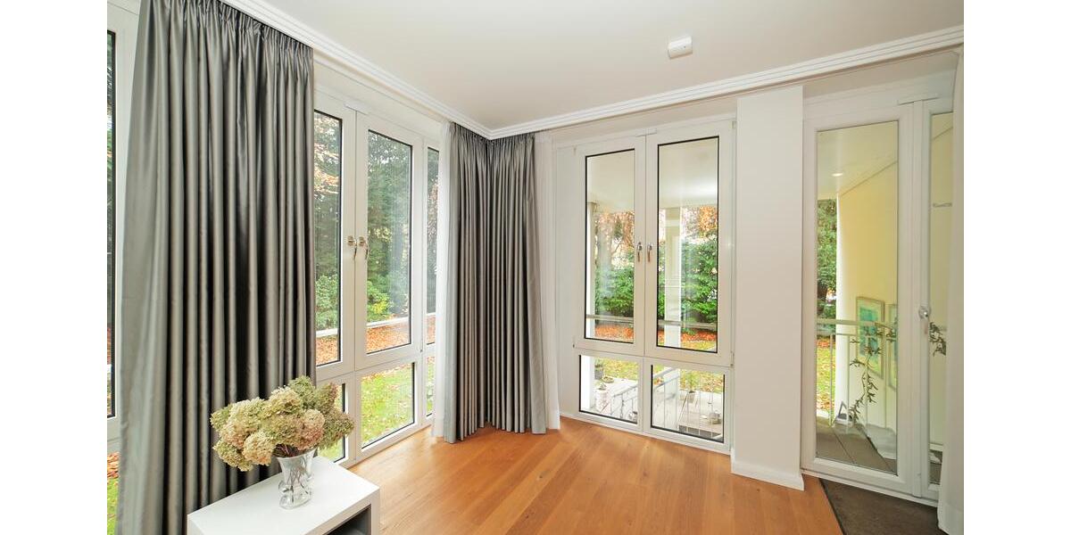 Luxuriöse 4-Zi-Maisonette-Whg (ca. 145 m² EG + ca. 75 m² im Souterrain) direkt am Englischen Garten! 4 zimmer