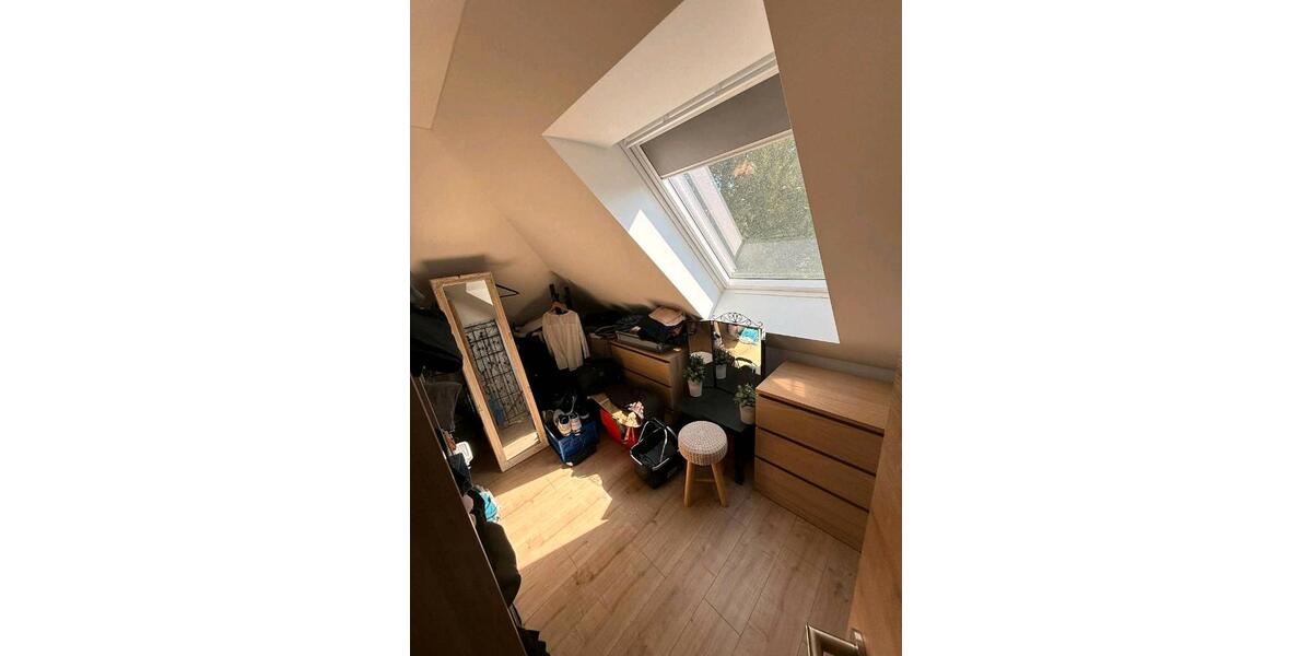 Dachgeschoßwohnung München Feldmoching-Hasenbergl - 4 Zimmer, 80 m&sup2;, 1.700&euro; | Angebot:26335443