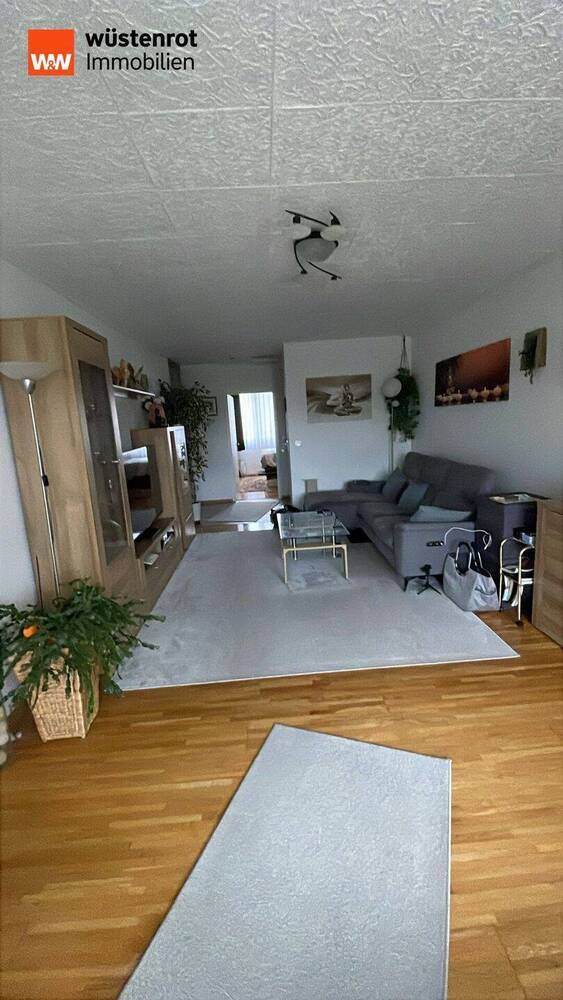 Karlsfeld, gepflegte FamilienWohnung mit ca. 79 m² Wohnfläche, große Loggia, Wohnküche, Lift, Keller