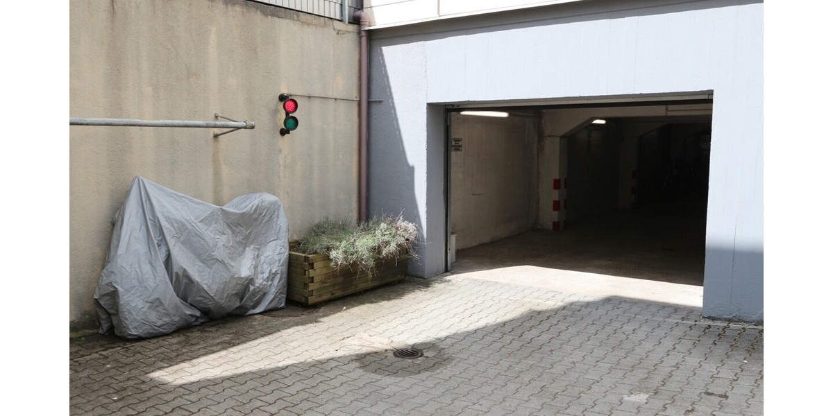 * im Dornröschenschlaf * 2-Zimmer-Wohnung * 2 sonnige Balkone * 1 Stellplatz * renovierungsbedürftig - Etagenwohnung Germering | Angebot:26287723