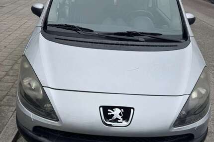 Peugeot 1007 123.000 km 2.200 &euro; München 81379