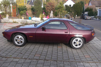 Porsche 928
