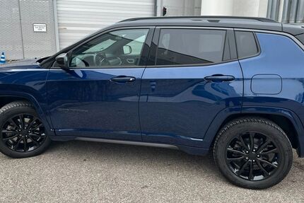 Jeep Compass 53.000 km 24.500 &euro; München 80807