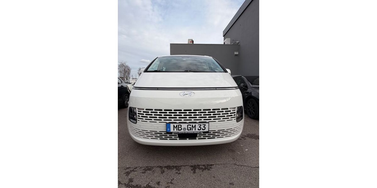 Hyundai STARIA 77.000 km 34.900 &euro; München 80636