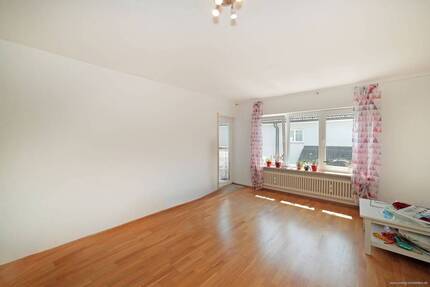 Gut geschnittene 3-Zimmer-Wohnung mit Südbalkon und guter Infrastruktur in Bogenhausen!