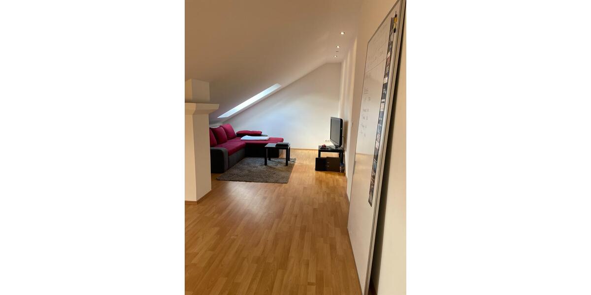 ab 01.02. Vollständig renovierte 2,5-Zimmer-DG-Wohnung Fasanerie 2.5 zimmer