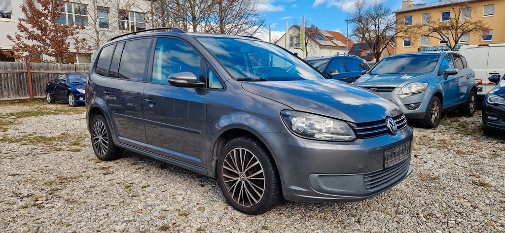 VW Touran 262.403 km 4.399 &euro; Fürstenfeldbruck 82256