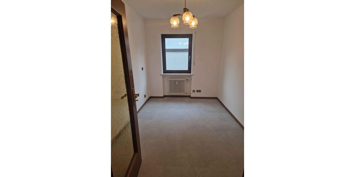 Großzügige 4 Zimmer EG-Wohnung mit Terrasse und Garten 4 zimmer