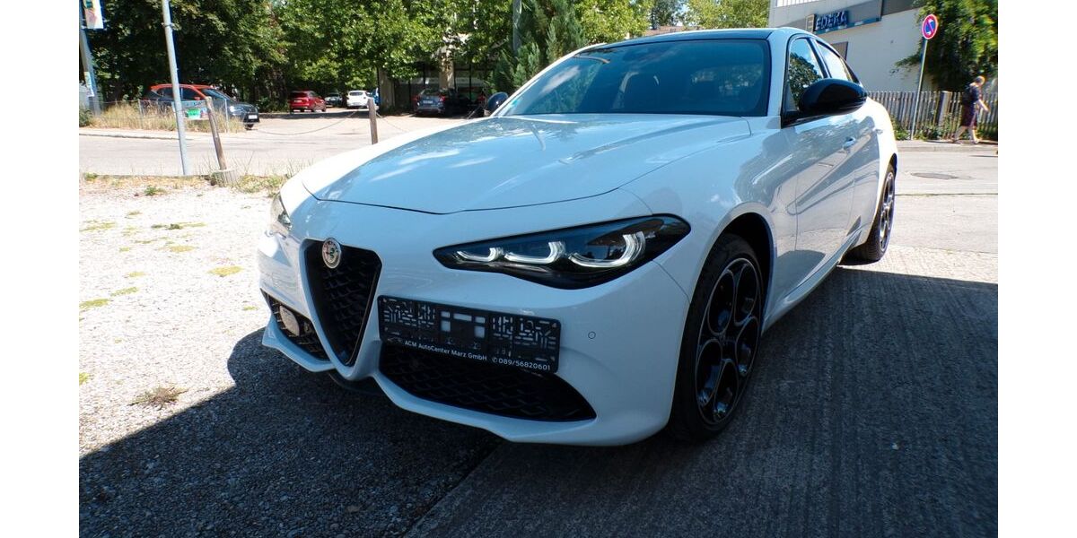 Alfa Romeo Giulia 30.000 km 32.900 &euro; Krailling bei München 82152