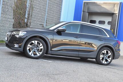 Audi e-tron 90.450 km 25.980 &euro; München 81243
