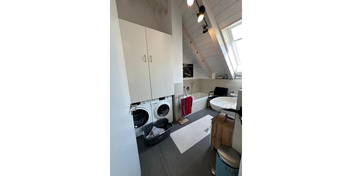 Dachgeschoßwohnung Gauting - 4 Zimmer, 116 m&sup2;, 1.790&euro; | Angebot:25655936