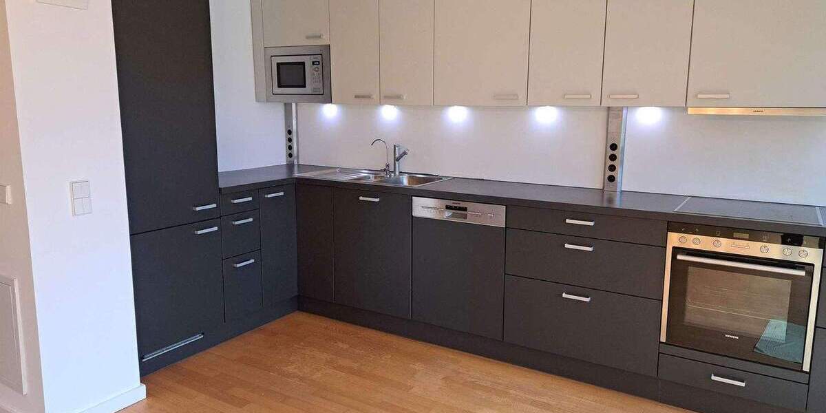 NEU... JETZT KOMMT FARBE INS SPIEL - RUHIGE LAGE - SONNIGE AUSSICHT 4 zimmer