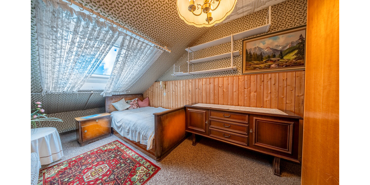 • REIHENHAUS MIT GESTALTUNGSPOTENZIAL • 5 zimmer