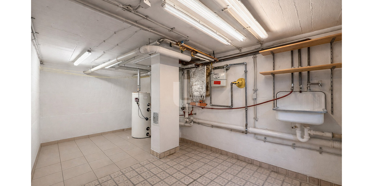 WINDISCH - Gepflegtes REH mit Einliegerwhg. in familienfreundlicher Lage von Gröbenzell - bezugsfrei - Reihenendhaus Gröbenzell | Angebot:26297196