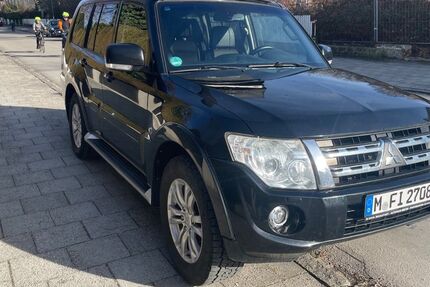 Mitsubishi Pajero 241.800 km 19.900 &euro; München 80637