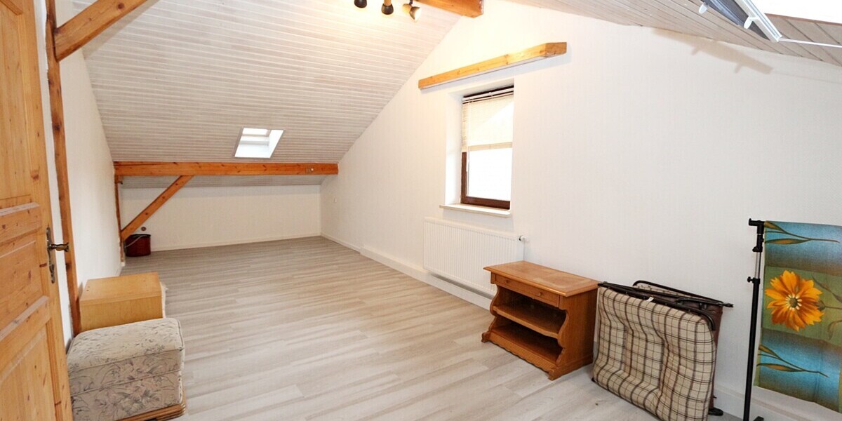 !! RARITÄT in SEENÄHE !! 4-Zimmer-WOHNUNG in Zwei-Familien-Haus * OG + DG mit Balkon + Garten * STA 4 zimmer