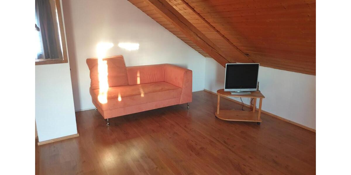 Dachgeschoßwohnung Karlsfeld - 2 Zimmer, 38 m&sup2;, 750&euro; | Angebot:26245295