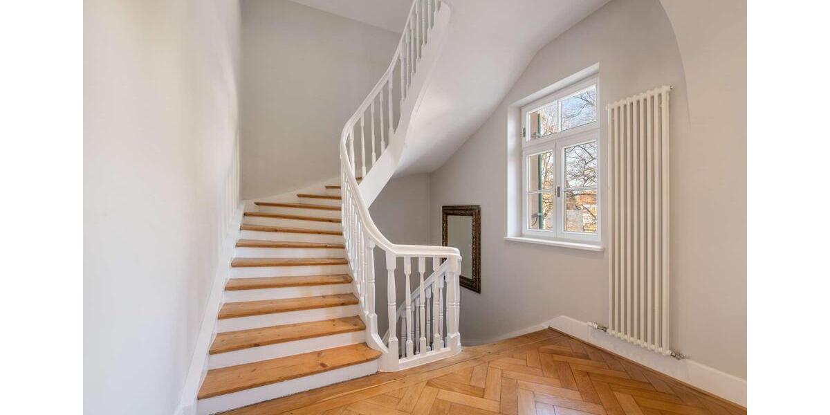 Villa München Nymphenburg - 9 Zimmer, 389 m&sup2;, 9.900&euro; | Angebot:25255917