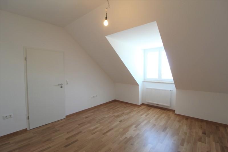 Dachgeschoßwohnung Dachau - 3 Zimmer, 84 m&sup2;, 1.479&euro; | Angebot:26486901