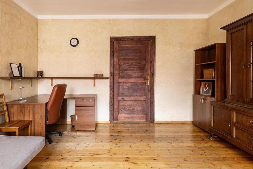 Gleiwitz 3-Zimmer-Wohnung 100m2, möbliert, Mietshaus im Zentrum
