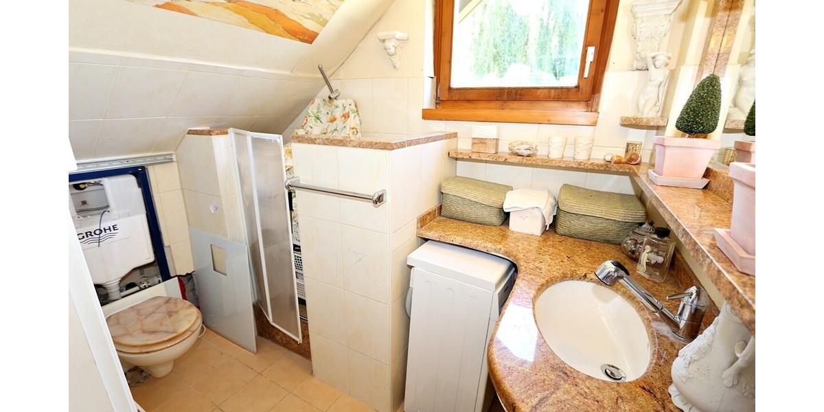!! RARITÄT am SEE !! idyllisches JUWEL * 4-Zimmer-Dachgeschosstraum * Balkon und Gartennutzung * - Dachgeschoßwohnung Starnberg | Angebot:26838455