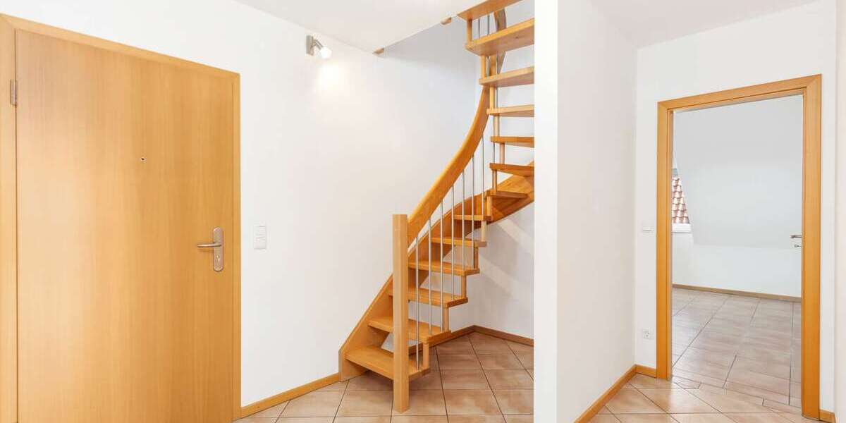 Ruhig gelegen in kleiner Wohnanlage | Helle, top gepflegte Maisonette-Wohnung - Dachgeschoßwohnung Karlsfeld | Angebot:26389541
