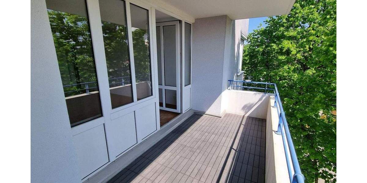 Sofort verfügbar! - Schöne, helle 2-Zimmer-Wohnung mit Tageslichtbad und Balkon sowie Tiefgarage 2 zimmer