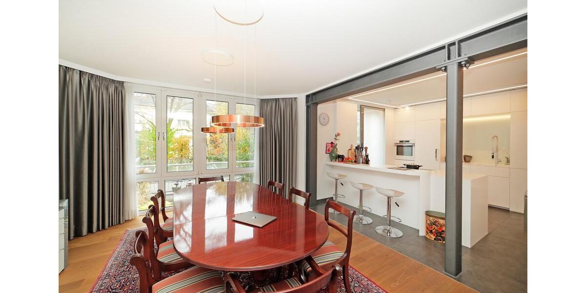 Luxuriöse 4-Zi-Maisonette-Whg (ca. 145 m² EG + ca. 75 m² im Souterrain) direkt am Englischen Garten! 4 zimmer