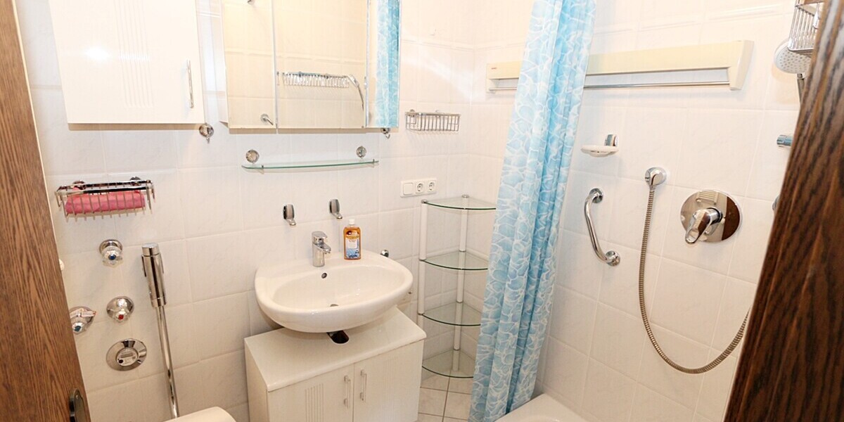 * im Dornröschenschlaf * 2-Zimmer-Wohnung * 2 sonnige Balkone * 1 Stellplatz * renovierungsbedürftig - Etagenwohnung Germering | Angebot:26287723