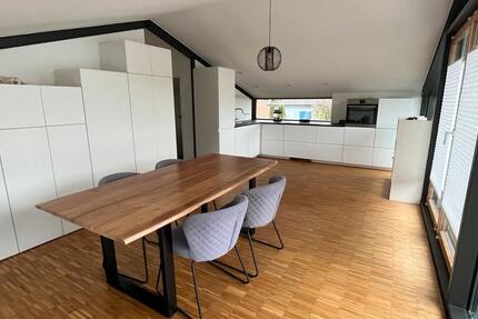 Schöne, helle Loftwohnung mit zwei Balkonen – 65 m² im 2. OG zimmer