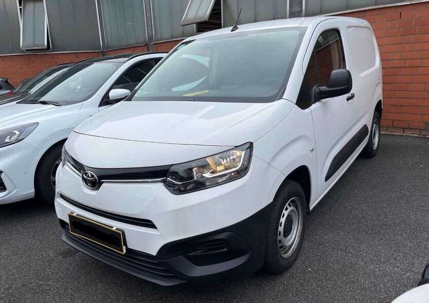 Toyota Proace 33.000 km 12.950 € München 81825