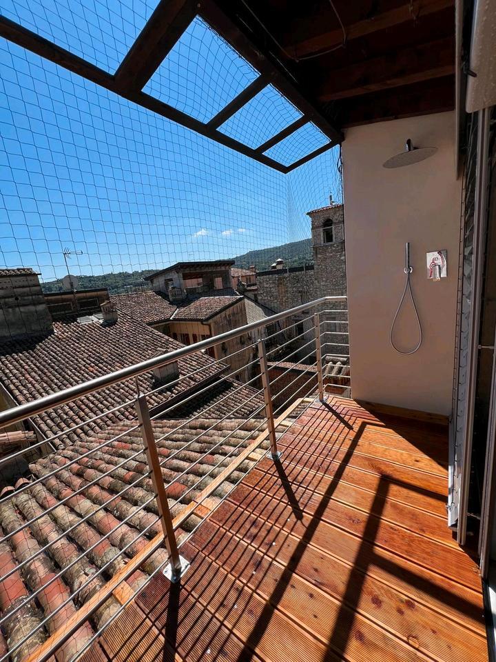 Exklusive, neu sanierte Maisonette-Wohnung mit Seeblick in Salò