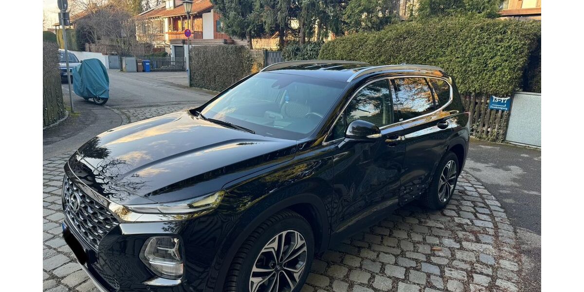Hyundai SANTA FE 33.000 km 23.890 &euro; München 81827