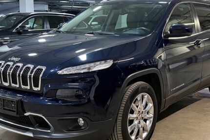 Jeep Cherokee 163.017 km 13.999 &euro; München 81677