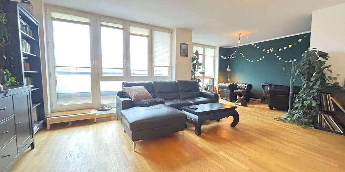 Zum Sommerbeginn: frei werdende Dachterrassen-Wohnung in Bogenhausen (Erbpacht) - Dachgeschoßwohnung München Bogenhausen | Angebot:26421627