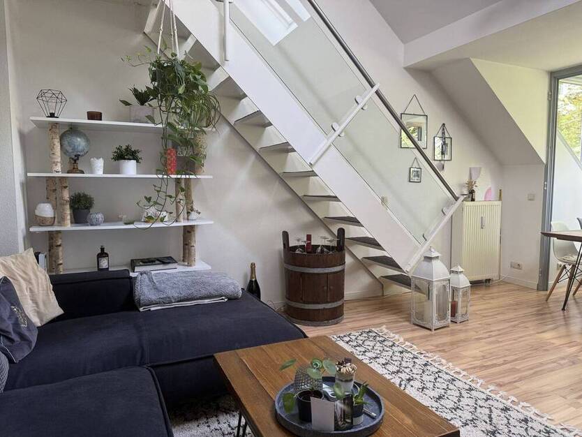 **Exklusive 2,5-Zimmer-Dachgeschoßwohnung im ruhigen Villenviertel Bogenhausens ***