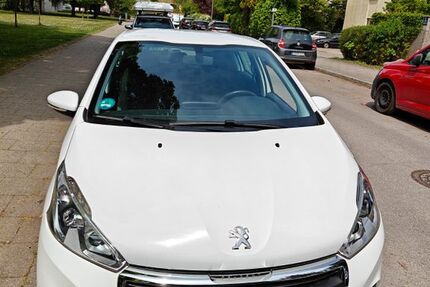 Peugeot 208 121.338 km 5.500 &euro; München 81477