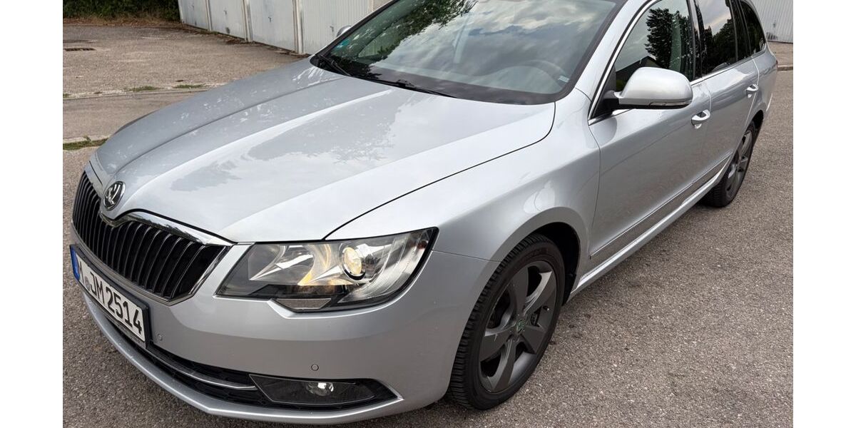 Skoda Superb 156.555 km 7.999 &euro; München 81929