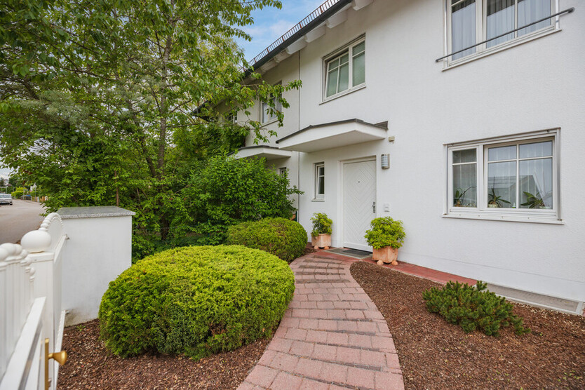 Elegante und sehr gepflegte Doppelhaushälfte in ruhiger Lage von Allach-Untermenzing 5 zimmer